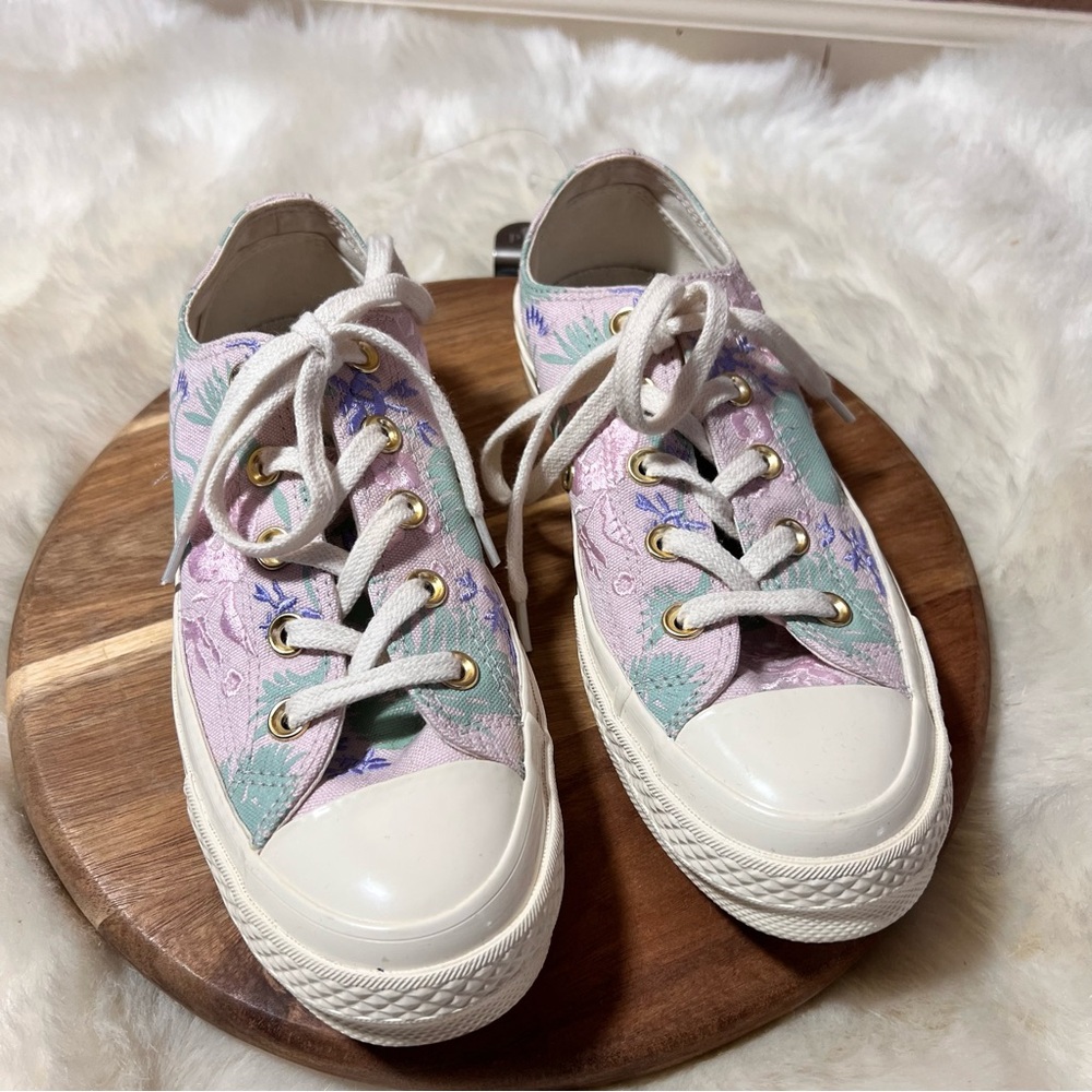 Converse Chuck Taylor Lace-Up Floral Embroidered Sneakers Size 6 Women’s